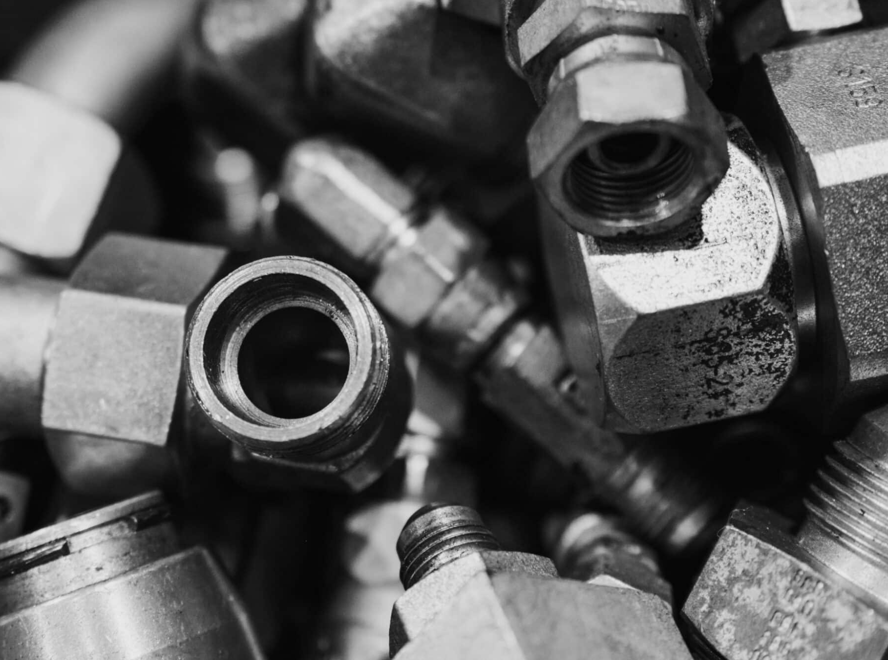 Руководство по выбору гидравлического фитинга: ключевые факторы, которые необходимо быстро освоить